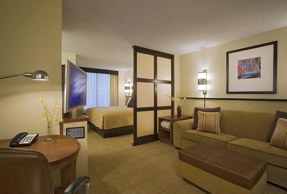 Hyatt Place Гринсборо Номер фото